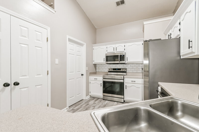 1,735/Mo, 7792 Sarah Ann Dr S Southaven, MS 38671 Kitchen View