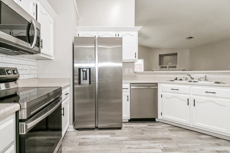 1,735/Mo, 7792 Sarah Ann Dr S Southaven, MS 38671 Kitchen View 2