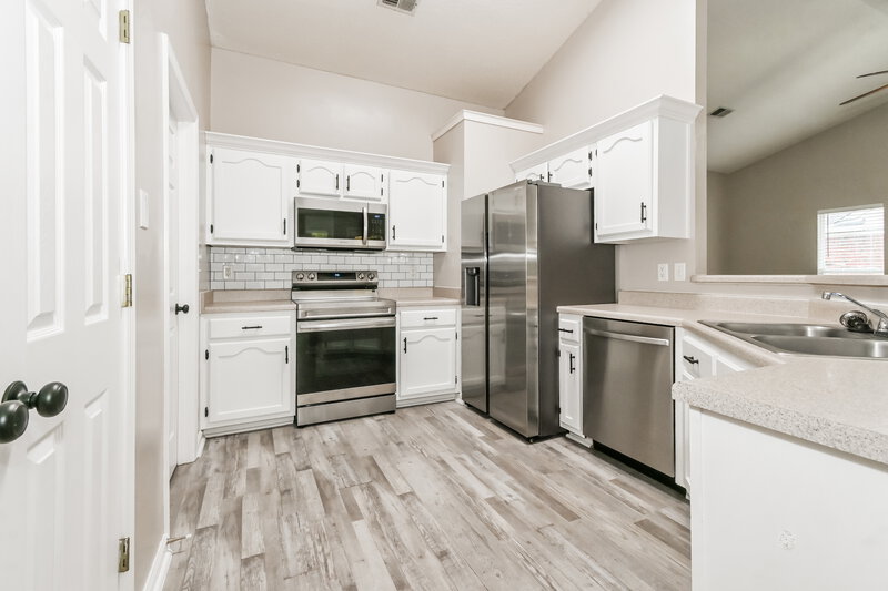 1,735/Mo, 7792 Sarah Ann Dr S Southaven, MS 38671 Kitchen View 3