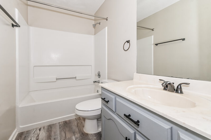 1,735/Mo, 7792 Sarah Ann Dr S Southaven, MS 38671 Bathroom View