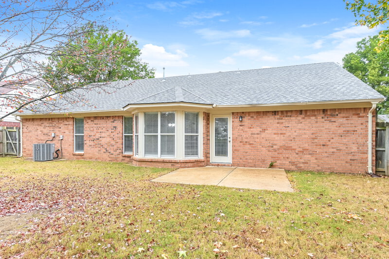 1,735/Mo, 7792 Sarah Ann Dr S Southaven, MS 38671 Rear View
