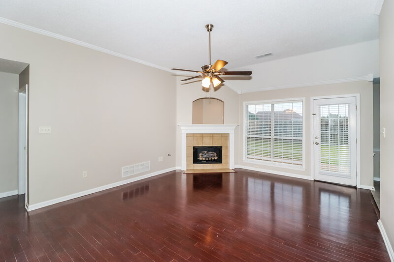 1,885/Mo, 13086 Braybourne Pkwy Olive Branch, MS 38654 Living Room View