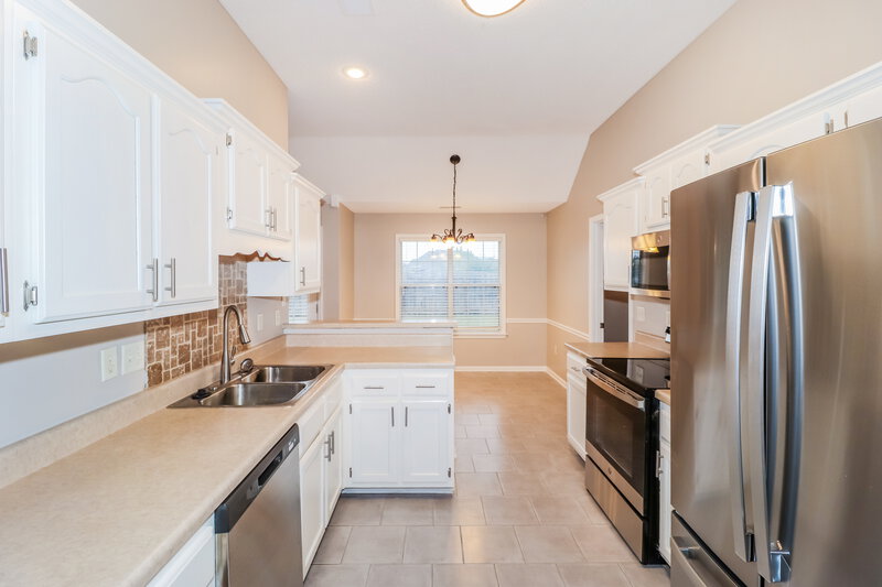 1,885/Mo, 13086 Braybourne Pkwy Olive Branch, MS 38654 Kitchen View