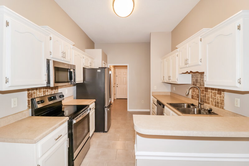 1,885/Mo, 13086 Braybourne Pkwy Olive Branch, MS 38654 Kitchen View 2