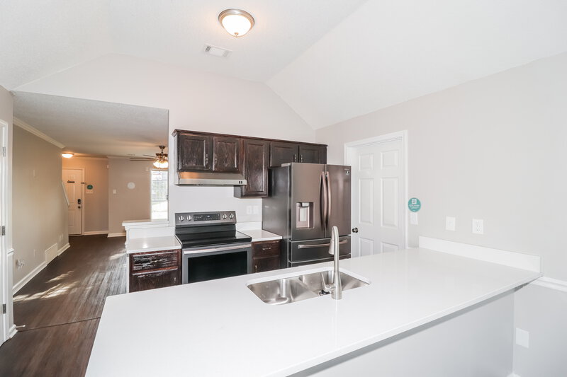 1,615/Mo, 15 Oak Lake Cv Oakland, TN 38060 Kitchen View 2