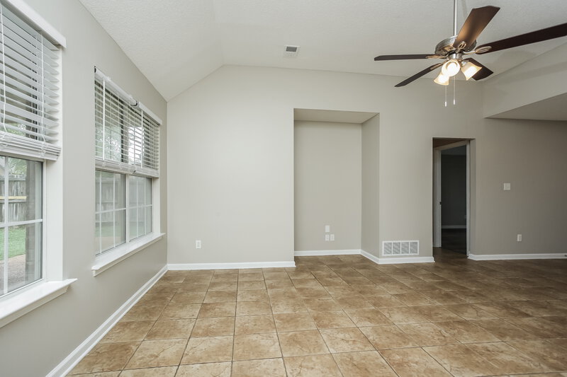 2,425/Mo, 5583 Sugarberry Ln Southaven, MS 38672 Living Room View 2