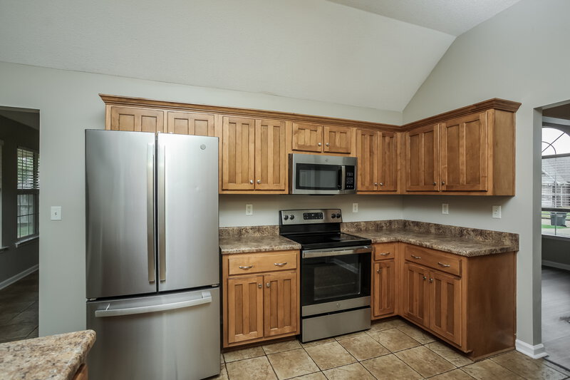 2,425/Mo, 5583 Sugarberry Ln Southaven, MS 38672 Kitchen View 2