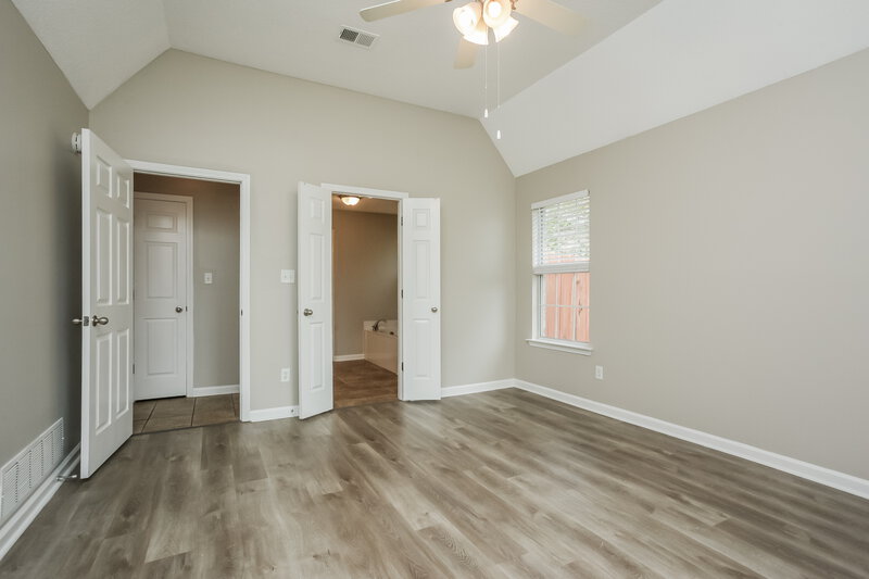 2,425/Mo, 5583 Sugarberry Ln Southaven, MS 38672 Main Bedroom View 2