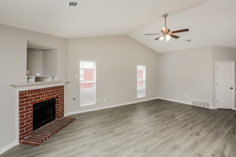 1,750/Mo, 7840 Mary Payton Dr Southaven, MS 38671 Living Room View