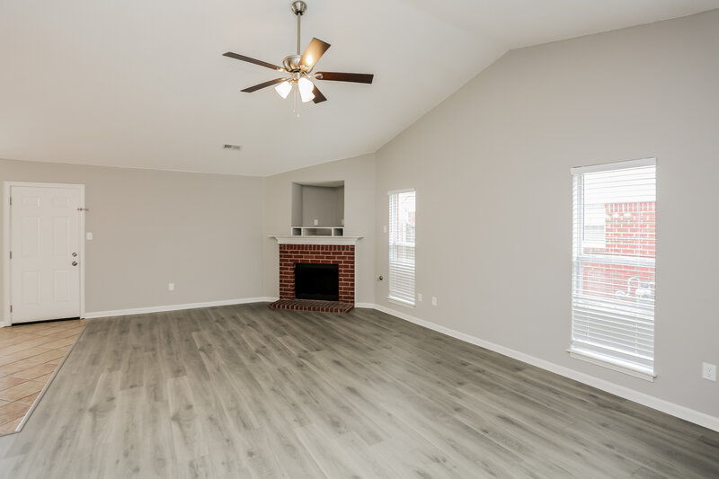 1,750/Mo, 7840 Mary Payton Dr Southaven, MS 38671 Living Room View 2