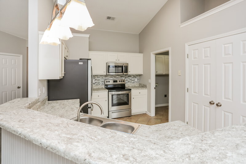 1,750/Mo, 7840 Mary Payton Dr Southaven, MS 38671 Kitchen View 2