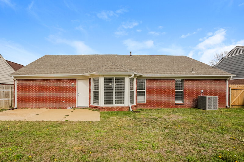 1,750/Mo, 7840 Mary Payton Dr Southaven, MS 38671 Rear View