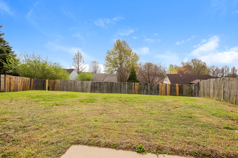 1,750/Mo, 7840 Mary Payton Dr Southaven, MS 38671 Backyard View