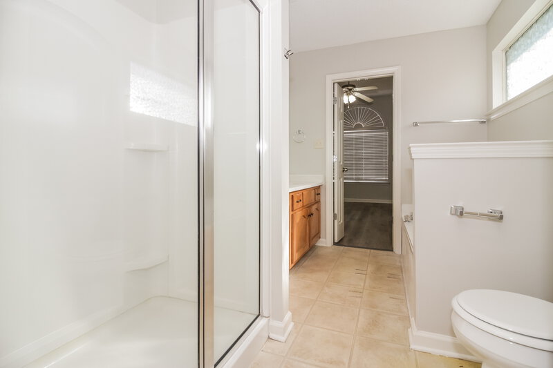 2,510/Mo, 9812 Southern Oak Way Olive Branch, MS 38654 Main Bathroom View