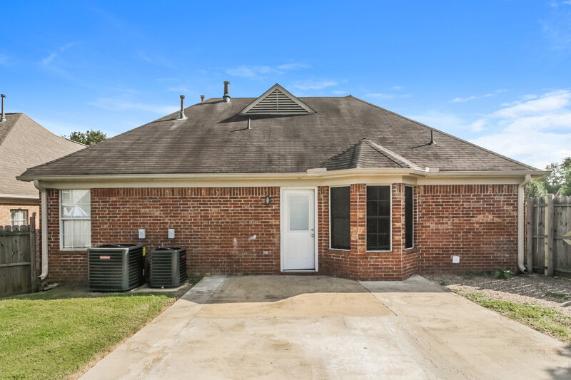 2,510/Mo, 9812 Southern Oak Way Olive Branch, MS 38654 Rear View 2