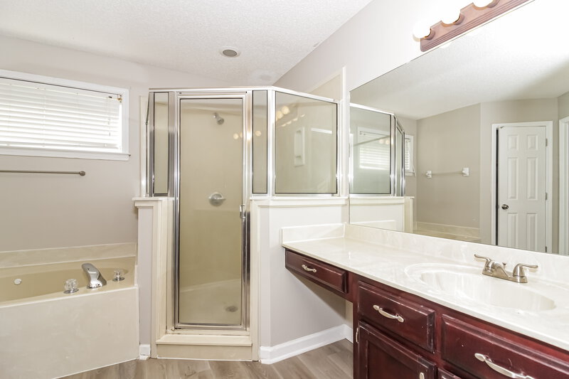 2,930/Mo, 4845 Shadow Pine Cv Bartlett, TN 38002 Main Bathroom View