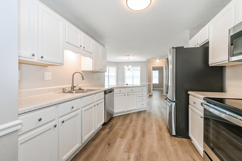 2,020/Mo, 4955 Ultima Cv Memphis, TN 38125 Kitchen View