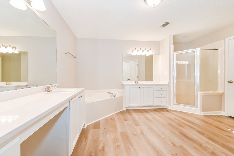 2,020/Mo, 4955 Ultima Cv Memphis, TN 38125 Main Bathroom View