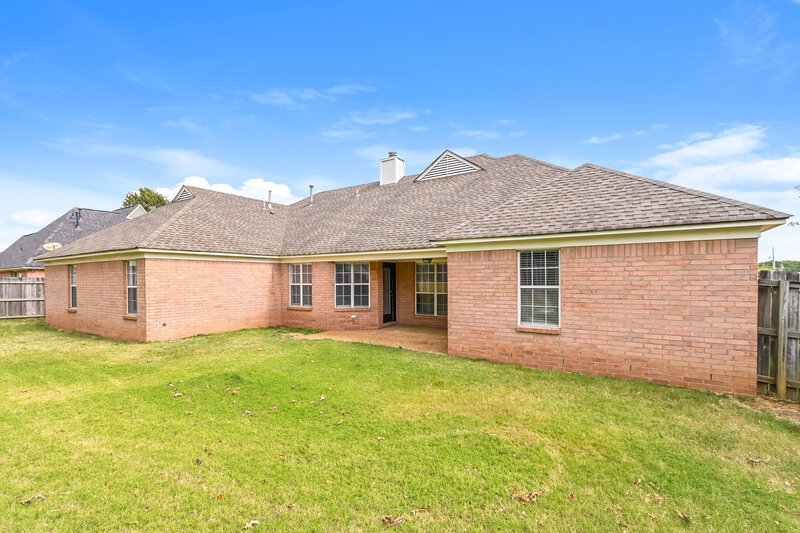 2,020/Mo, 4955 Ultima Cv Memphis, TN 38125 Rear View