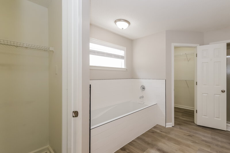 1,935/Mo, 6150 Woodstock View Dr Millington, TN 38053 Bathroom View