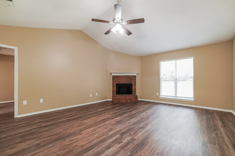 1,575/Mo, 10674 Oak Leaf Dr Olive Branch, MS 38654 Living Room View