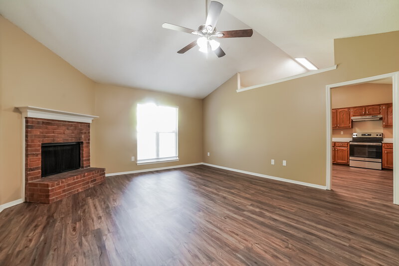 1,575/Mo, 10674 Oak Leaf Dr Olive Branch, MS 38654 Living Room View 2