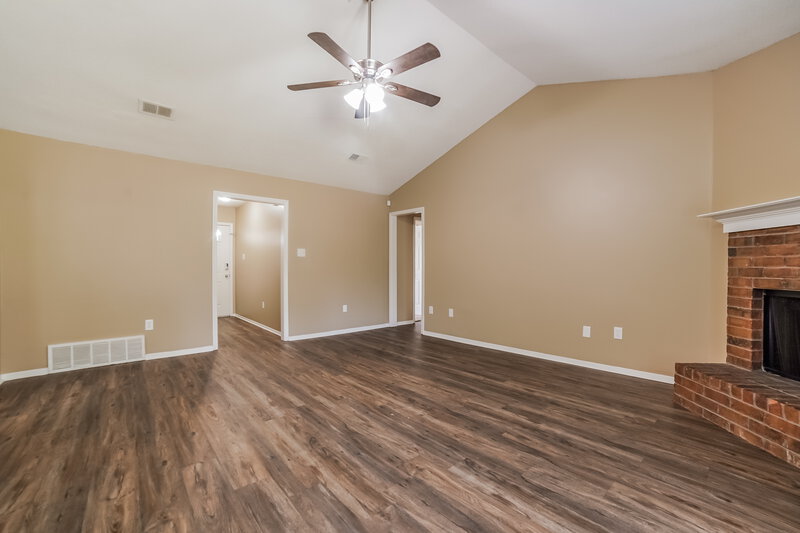 1,575/Mo, 10674 Oak Leaf Dr Olive Branch, MS 38654 Living Room View 3