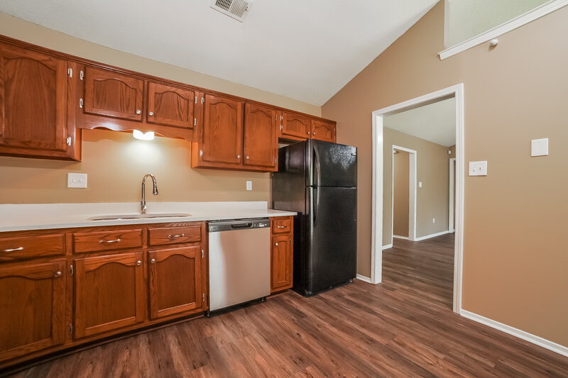 1,575/Mo, 10674 Oak Leaf Dr Olive Branch, MS 38654 Kitchen View 2