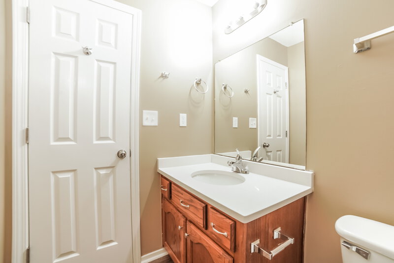 1,575/Mo, 10674 Oak Leaf Dr Olive Branch, MS 38654 Bathroom View