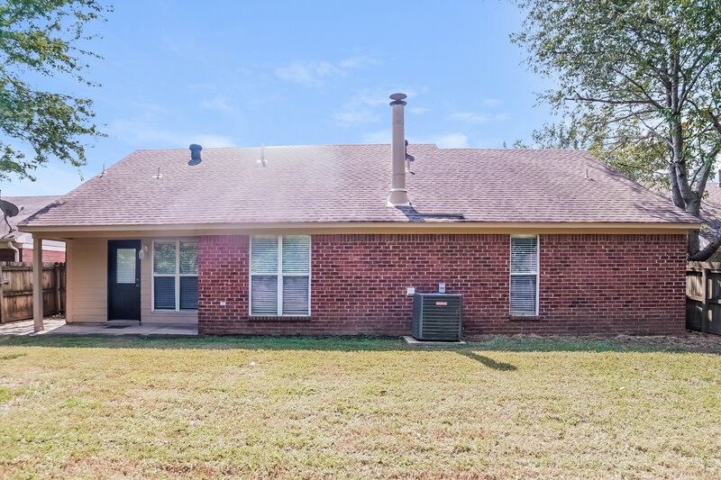 1,575/Mo, 10674 Oak Leaf Dr Olive Branch, MS 38654 Rear View