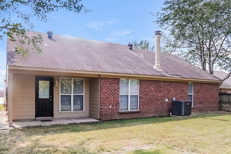 1,575/Mo, 10674 Oak Leaf Dr Olive Branch, MS 38654 Rear View 2