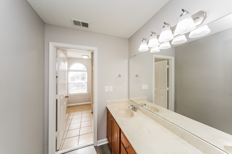 2,450/Mo, 7204 Millers Glen Way Memphis, TN 38125 Bathroom View