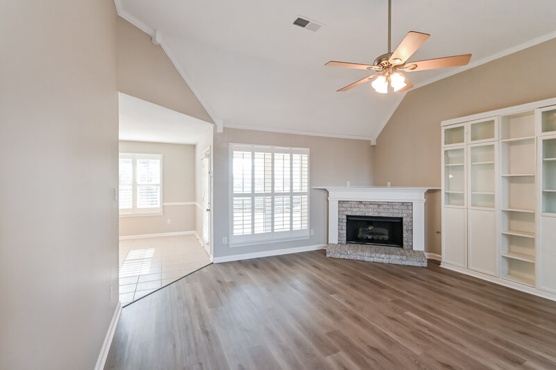 2,275/Mo, 5150 Bluff Springs Cv Bartlett, TN 38002 Living Room View 2