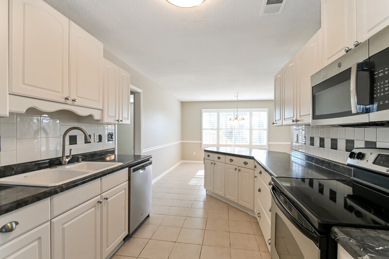 2,275/Mo, 5150 Bluff Springs Cv Bartlett, TN 38002 Kitchen View 2