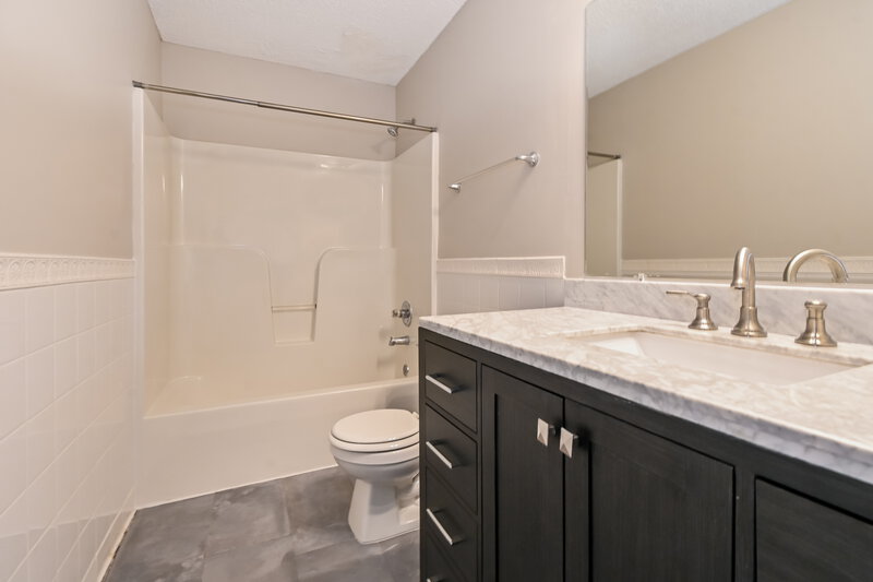 2,275/Mo, 5150 Bluff Springs Cv Bartlett, TN 38002 Bathroom View