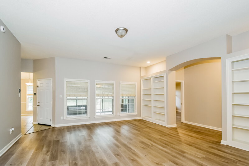 2,310/Mo, 4480 Glenchase Dr Bartlett, TN 38135 Living Room View 2