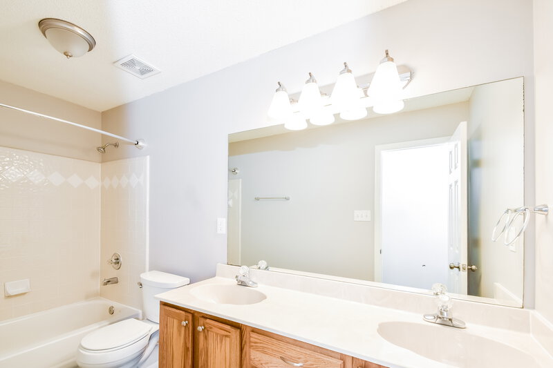 2,310/Mo, 4480 Glenchase Dr Bartlett, TN 38135 Bathroom View