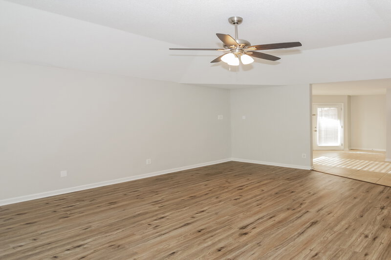 1,545/Mo, 1185 Breezy Valley Dr Cordova, TN 38018 Living Room View 3