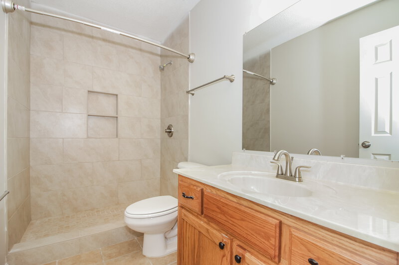 1,545/Mo, 1185 Breezy Valley Dr Cordova, TN 38018 Bathroom View