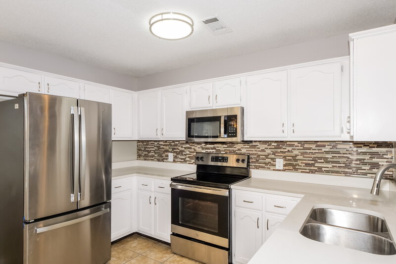 1,925/Mo, 2960 Woodland Ash Cv Lakeland, TN 38002 Kitchen View