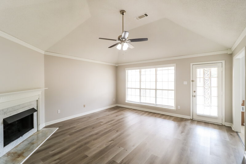 1,925/Mo, 10029 Woodland Grove Dr Lakeland, TN 38002 Living Room View