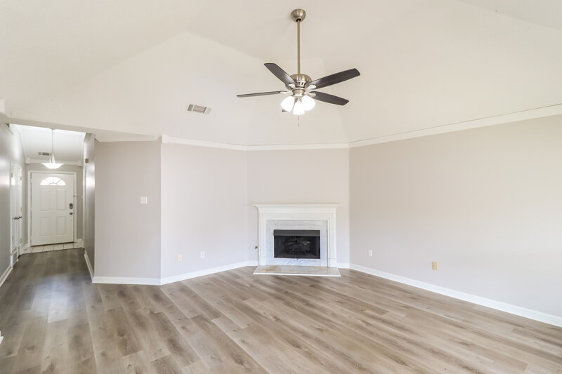 1,925/Mo, 10029 Woodland Grove Dr Lakeland, TN 38002 Living Room View 2