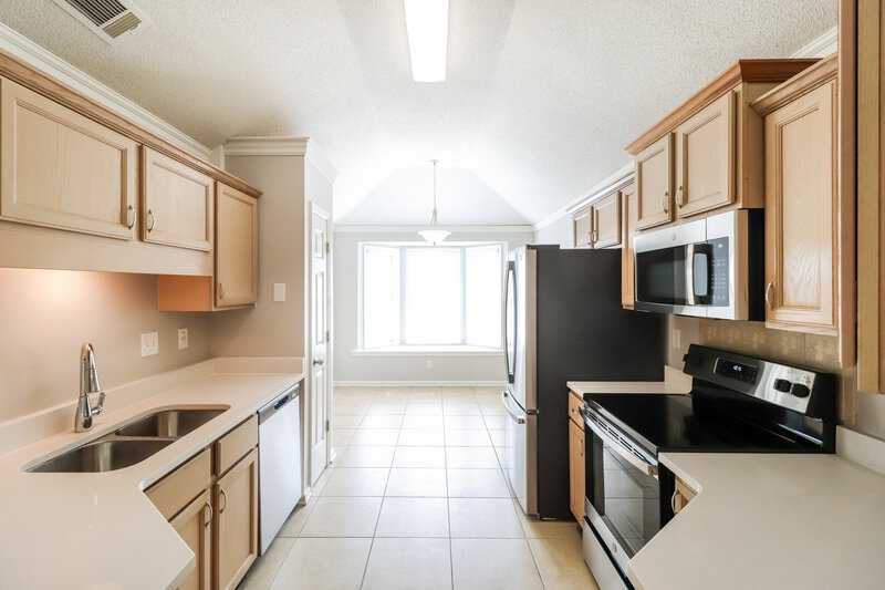 1,925/Mo, 10029 Woodland Grove Dr Lakeland, TN 38002 Kitchen View 2