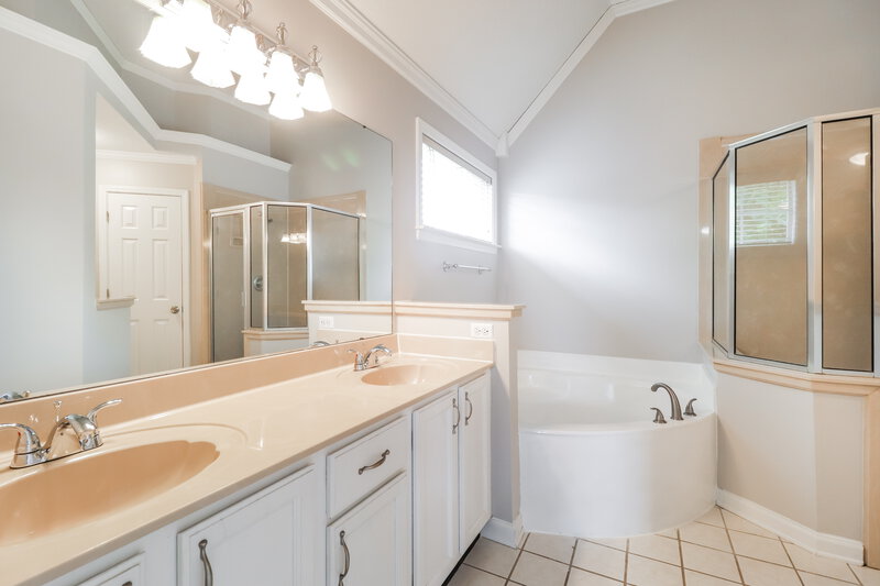 1,925/Mo, 10029 Woodland Grove Dr Lakeland, TN 38002 Main Bathroom View