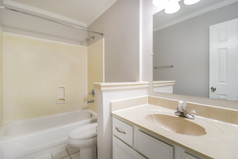 1,925/Mo, 10029 Woodland Grove Dr Lakeland, TN 38002 Bathroom View
