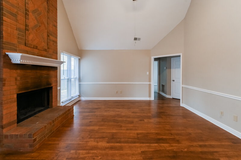 1,880/Mo, 4430 Highgrove Dr Memphis, TN 38125 Living Room View