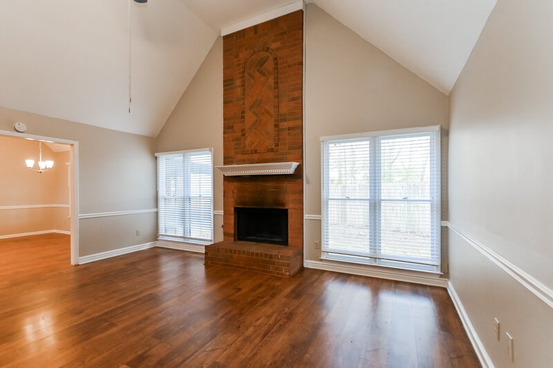 1,880/Mo, 4430 Highgrove Dr Memphis, TN 38125 Living Room View 2