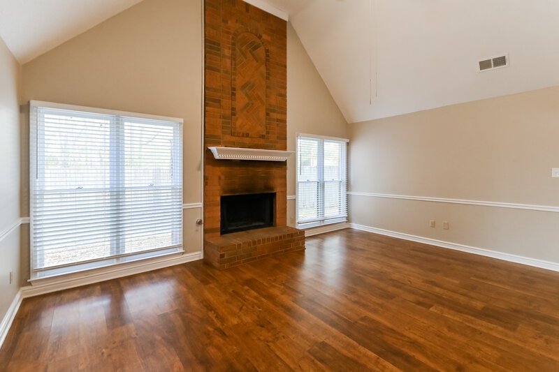 1,880/Mo, 4430 Highgrove Dr Memphis, TN 38125 Living Room View 3