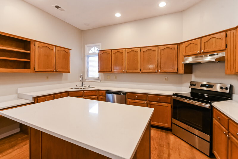 1,880/Mo, 4430 Highgrove Dr Memphis, TN 38125 Kitchen View