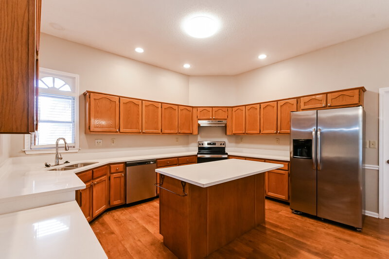 1,880/Mo, 4430 Highgrove Dr Memphis, TN 38125 Kitchen View 2